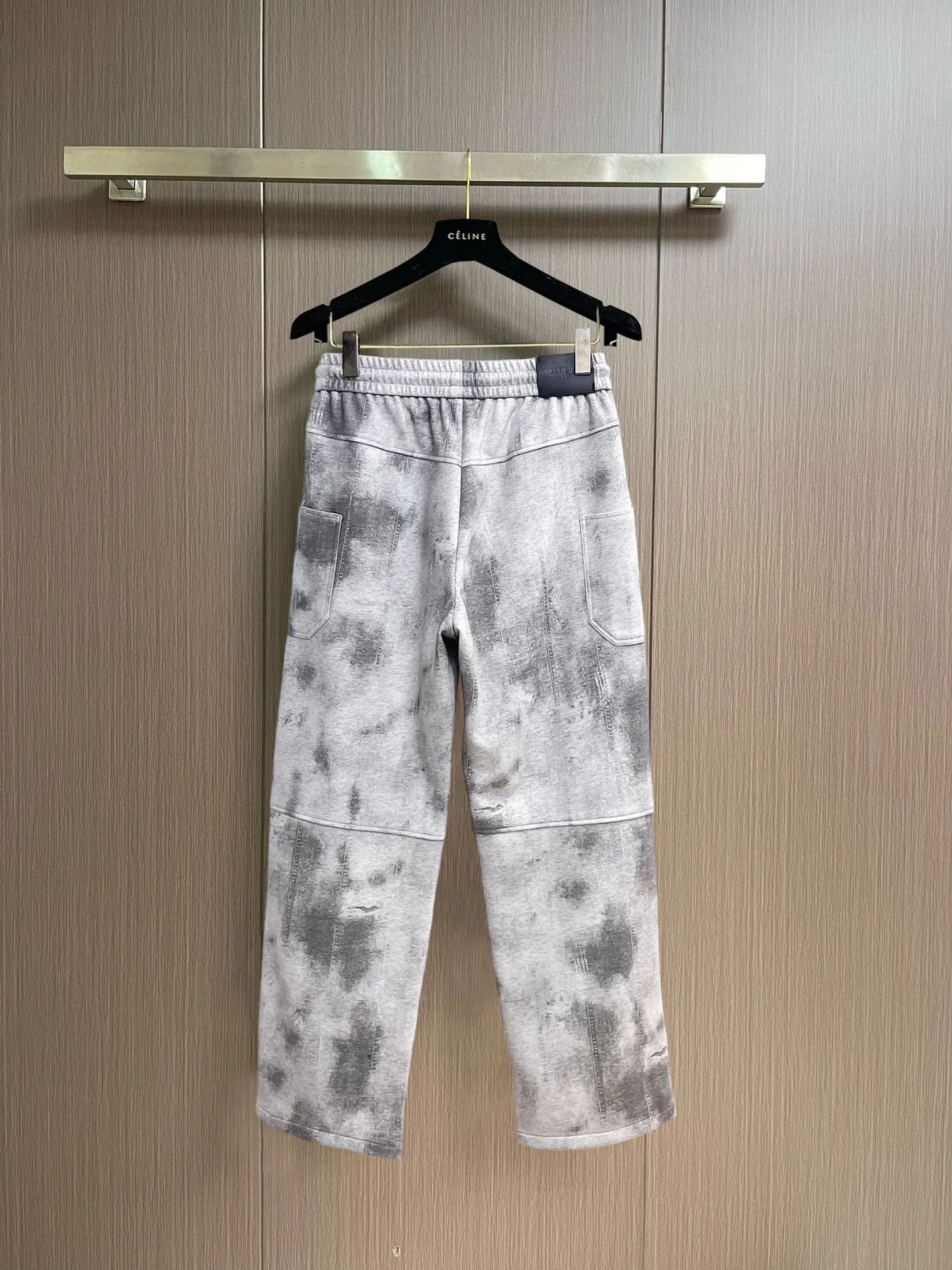 Balenciaga 🆕2026 Autumn and Winter New Arrival Casual Pants! The official website will be released simultaneously. Brand Classic LOGO casual pants, customized fabrics, excellent comfort and strong touch. Highly recognisable, perfect appearance and craftsmanship. Size:M-3XL